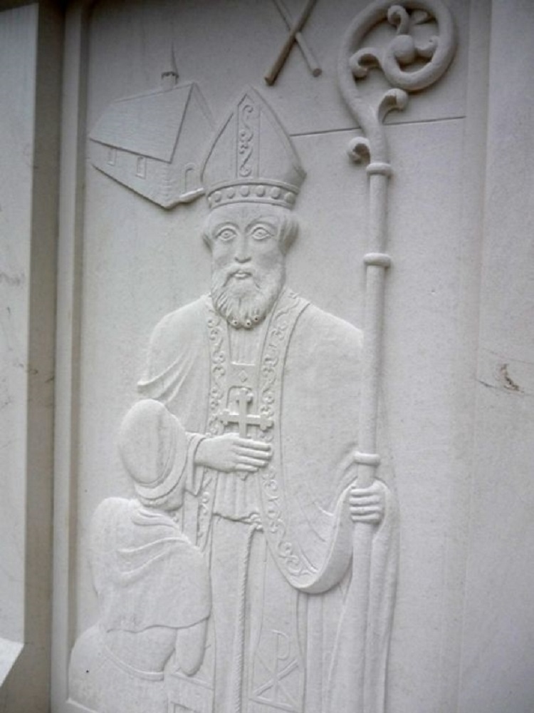 commemorative monument aux morts